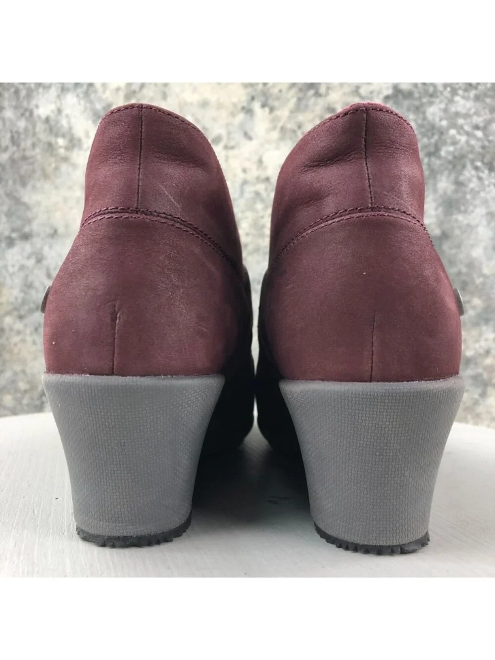 Mozo NWOT Women's Size 8 Descanso Purple Red Leather Wedge Heel Ankle Booties